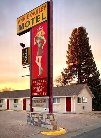 Primary Photo Of 428 Center Ave, Oakley Hotel For Sale