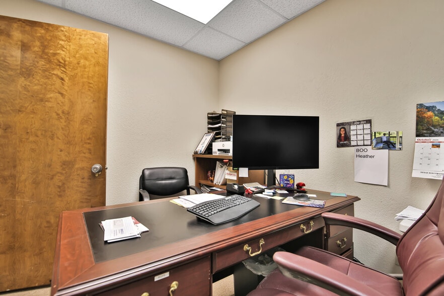 More Photos Of 1014 Broadway St, Lubbock Office For Sale