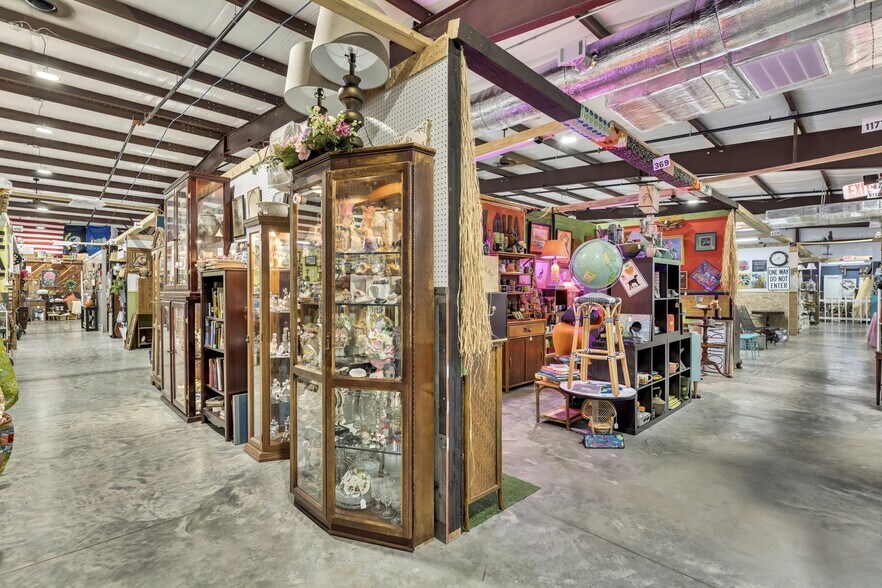 More Photos Of 2120 Old Highway 431 S, Greenbrier Freestanding For Sale