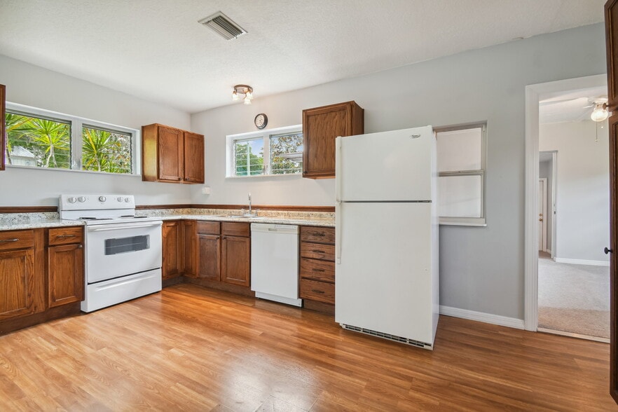 More Photos Of 883 South Wind Ln, Largo Industrial For Sale