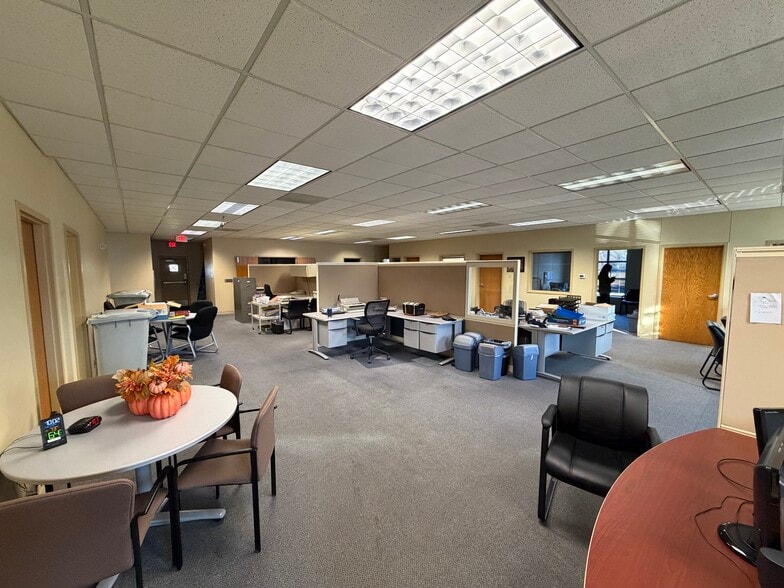 More Photos Of 17811 E 40 Hwy, Independence Office For Sale