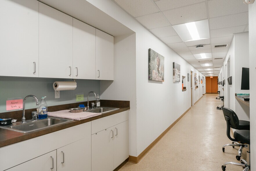 More Photos Of 6400 4th St N, Saint Petersburg Medical For Sale