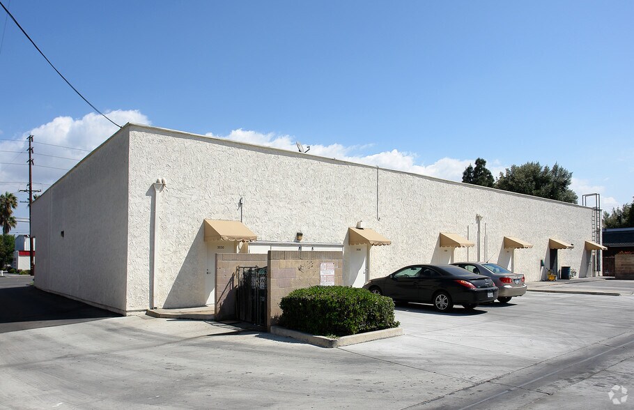More Photos Of 3520-3530 W 1st St, Santa Ana General Retail For Lease