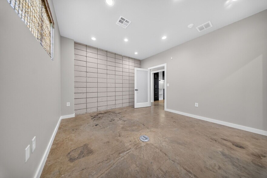 More Photos Of 3326 E 27th Pl S, Tulsa Office For Lease