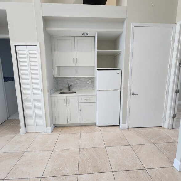 More Photos Of 5210 S University Dr, Davie Office For Lease