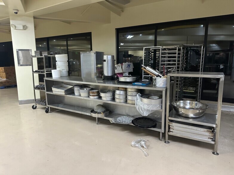 More Photos Of 9020 Long Beach Blvd, South Gate Light Manufacturing For Lease