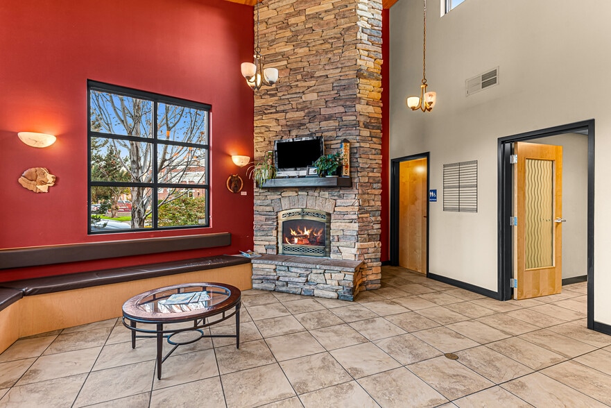 More Photos Of 10 N Chelan Ave, Wenatchee Veterinarian Kennel For Lease