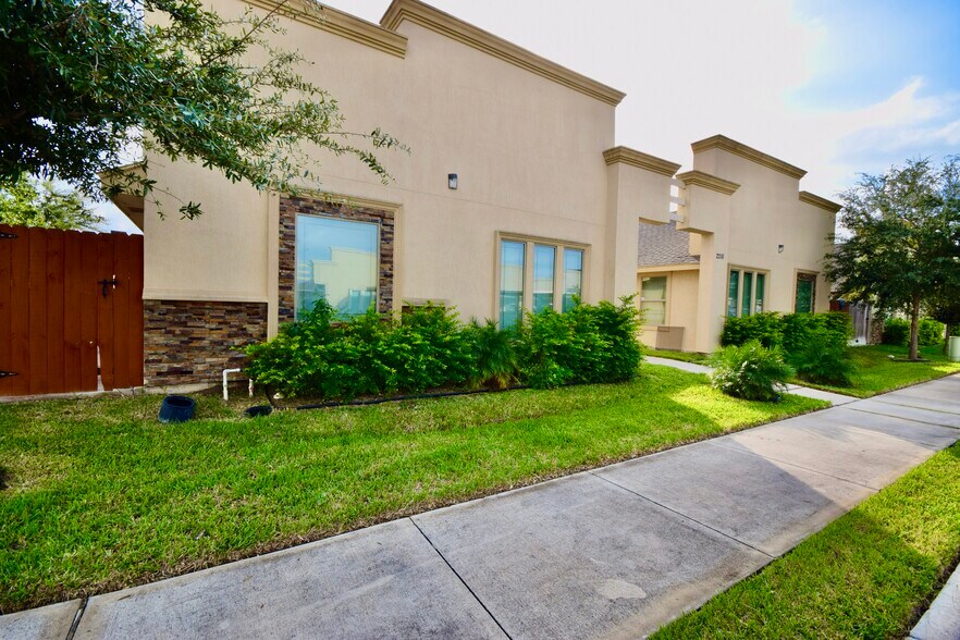 Primary Photo Of 2112 & 2216 Taxco Ct, Edinburg Specialty For Sale