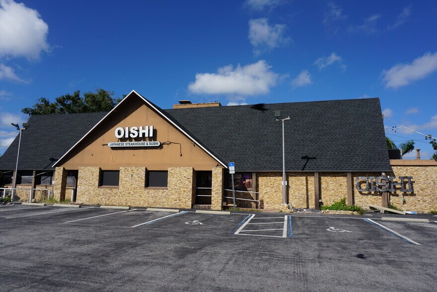 More Photos Of 5800 34th St N, Saint Petersburg Restaurant For Sale