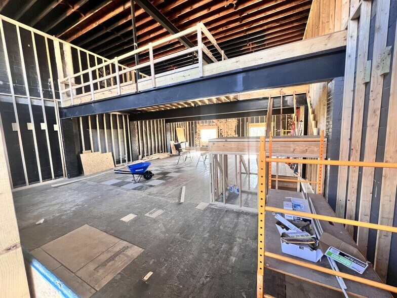More Photos Of 114 Public Sq, Clarksville Storefront For Lease