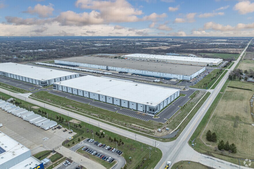 More Photos Of 901 E Laraway Rd, Joliet Distribution For Lease