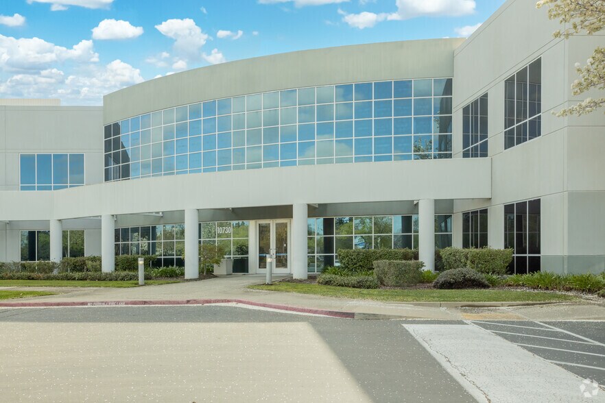 More Photos Of 10730 International Dr, Rancho Cordova Office For Lease