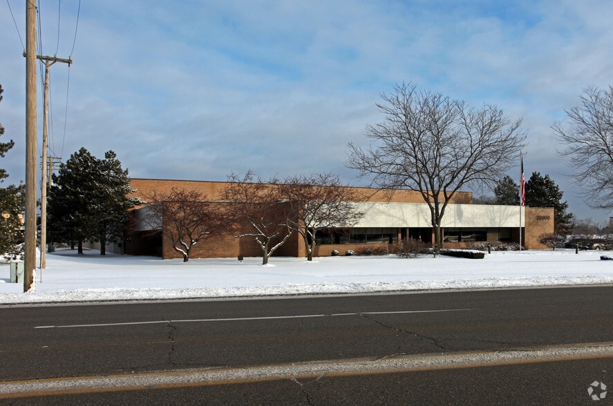 More Photos Of 39000 Plymouth Rd, Livonia Manufacturing For Lease