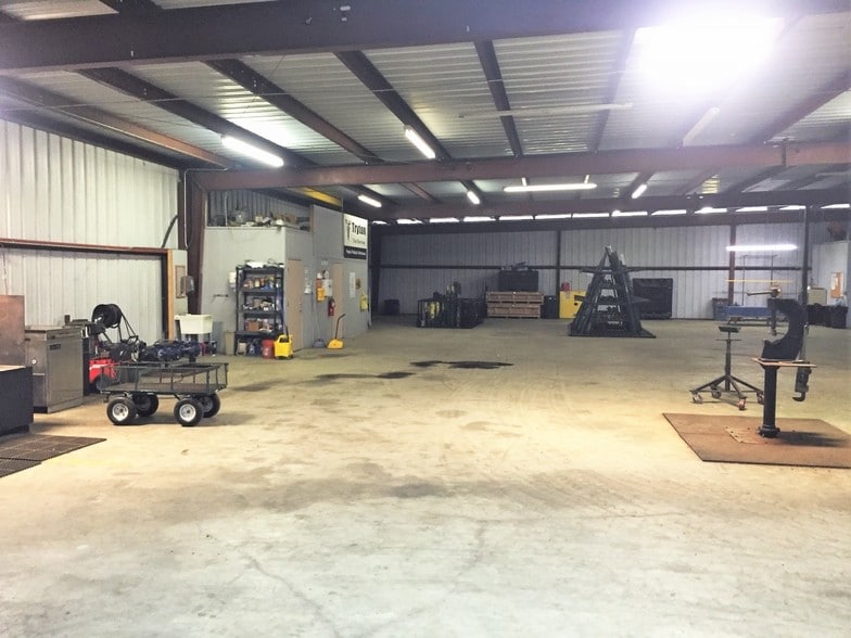 More Photos Of 3517 W Highway 90, Seguin Warehouse For Lease