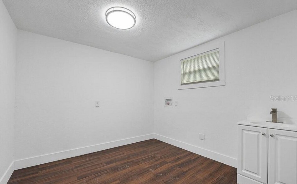 More Photos Of 934 S Ridgewood Ave, Daytona Beach Sorority Fraternity House For Sale