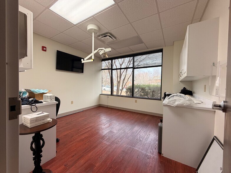 More Photos Of 1380 Eastchester Dr, High Point Medical For Lease