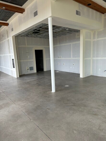 More Photos Of 300-304 Ferry St, Dayton Storefront For Lease