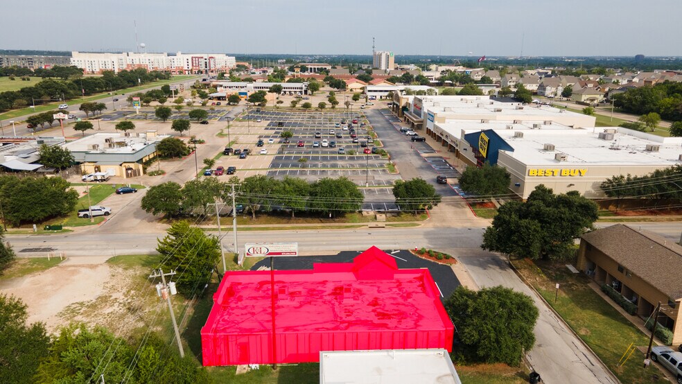 More Photos Of 110 Lincoln Ave, College Station Office For Sale