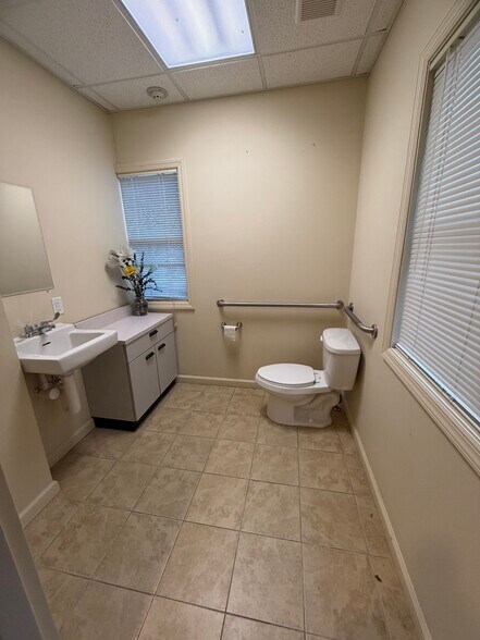 More Photos Of 97 Cedar Grove Ln, Somerset Office For Lease