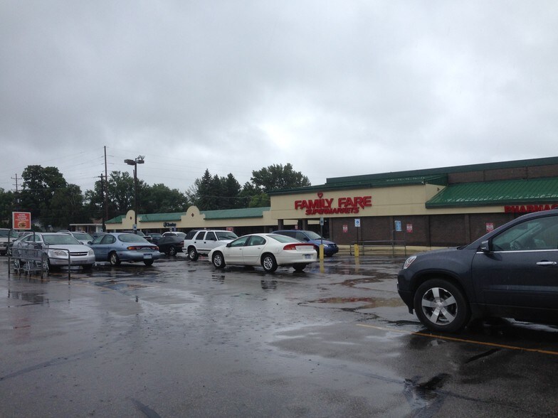 More Photos Of 604 S Mitchell St, Cadillac Unknown For Lease