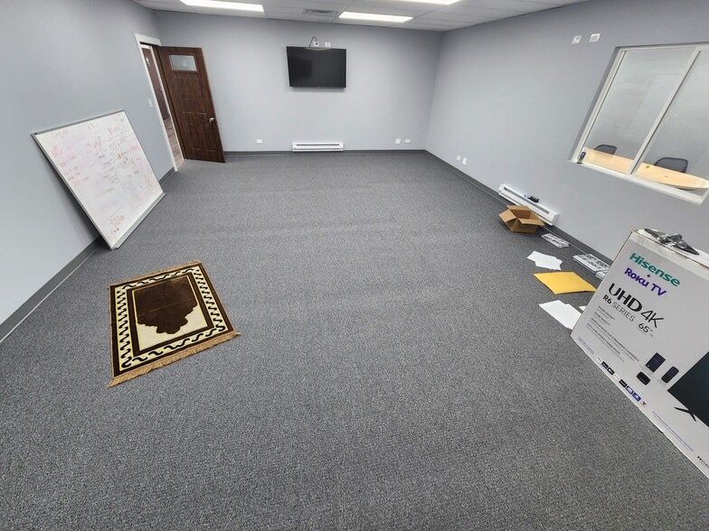 More Photos Of 1280-1330 Powis Rd, West Chicago Truck Terminal For Sale