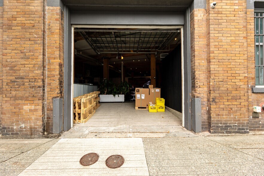 More Photos Of 339 Railway St, Vancouver Loft Creative Space For Lease