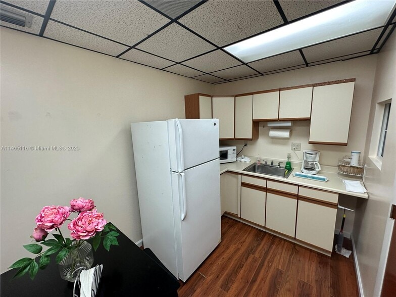 More Photos Of 6187 NW 167th St, Miami Lakes Office For Sale