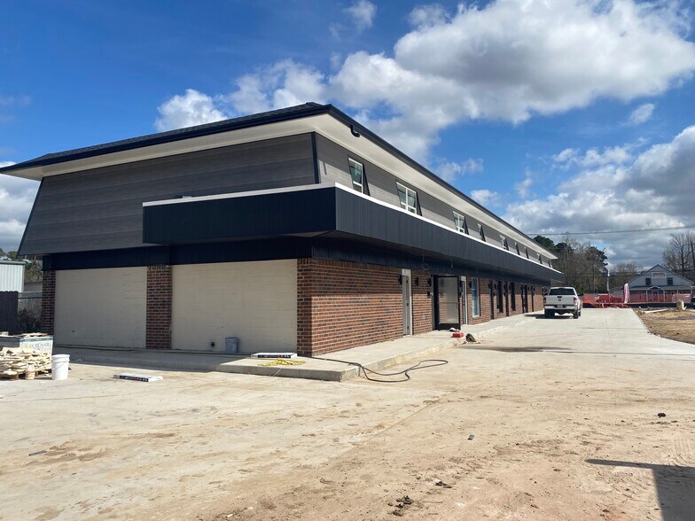 More Photos Of 1173 N Main St, Vidor Office For Lease