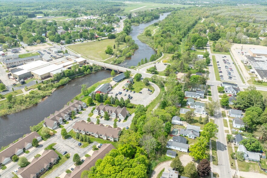 More Photos Of 226 Baldwin St, Big Rapids Light Distribution For Sale