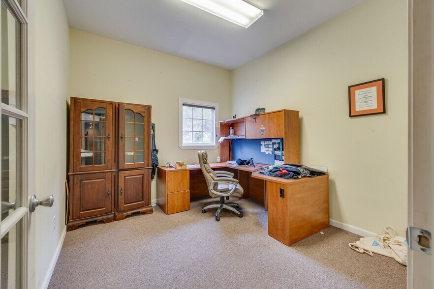 More Photos Of 3815 Highway 66 S, Rogersville Office For Lease