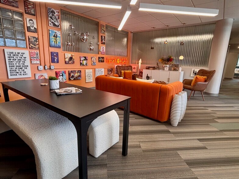 More Photos Of 321 N Maple St, North Little Rock Coworking Space