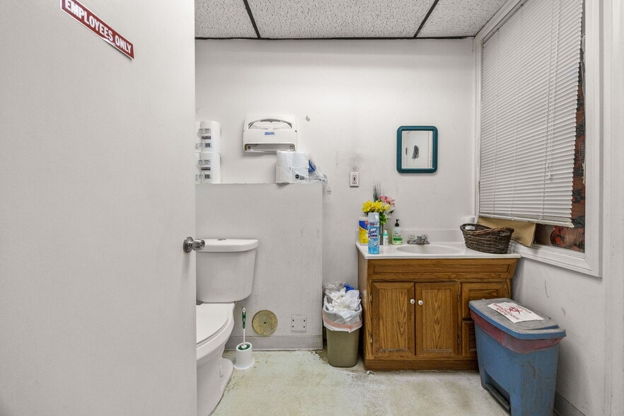 More Photos Of 630-640 S Glassell St, Orange Office For Sale