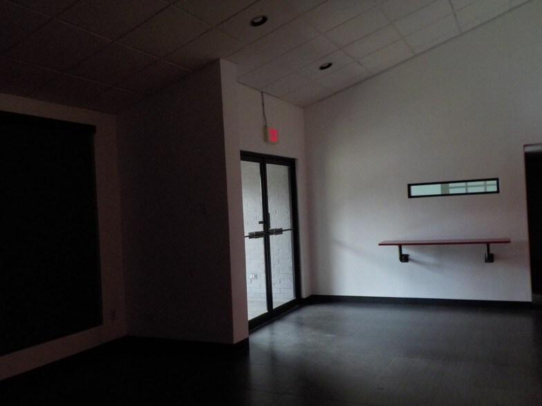 More Photos Of 3700 N 10th St, McAllen Office For Lease