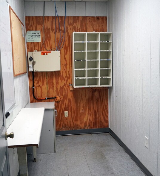 More Photos Of 150 Ayers Blvd, Belpre Light Distribution For Lease