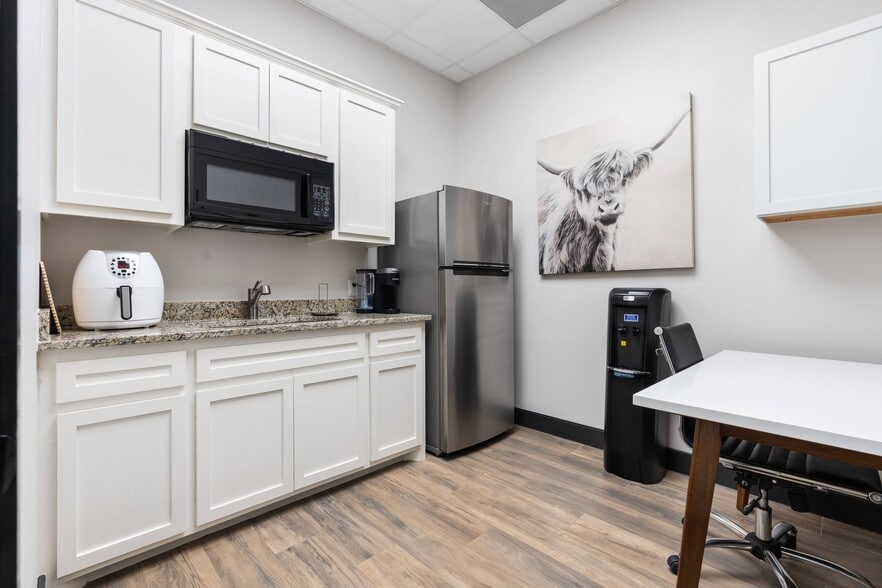 More Photos Of 14547 Lake Business Dr, Conroe Loft Creative Space For Sale