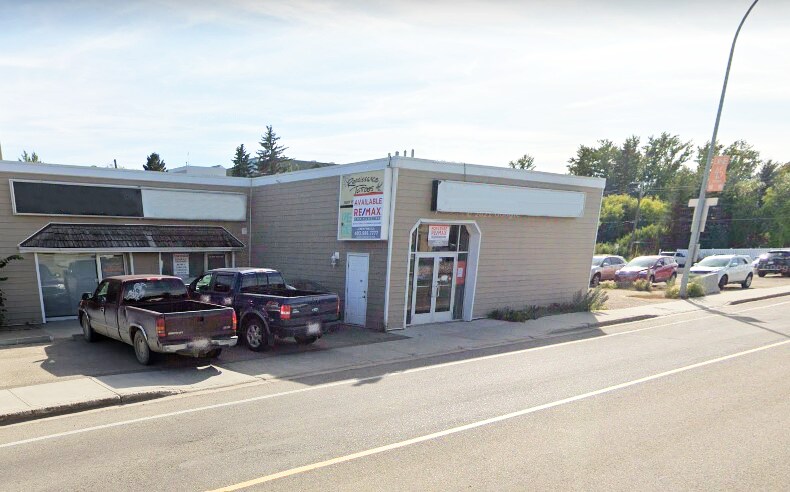 More Photos Of 4418 50 Ave, Red Deer General Retail For Lease