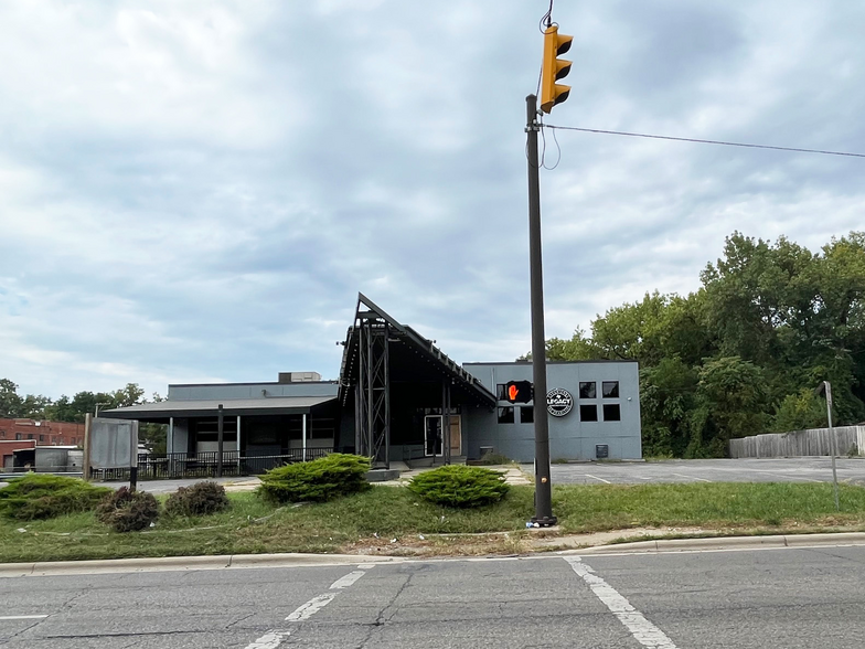 Primary Photo Of 340 Greenlawn Ave, Columbus Restaurant For Sale