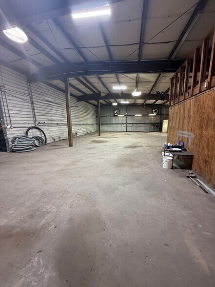 More Photos Of 1953 Mobile Rd, Montgomery Industrial For Lease