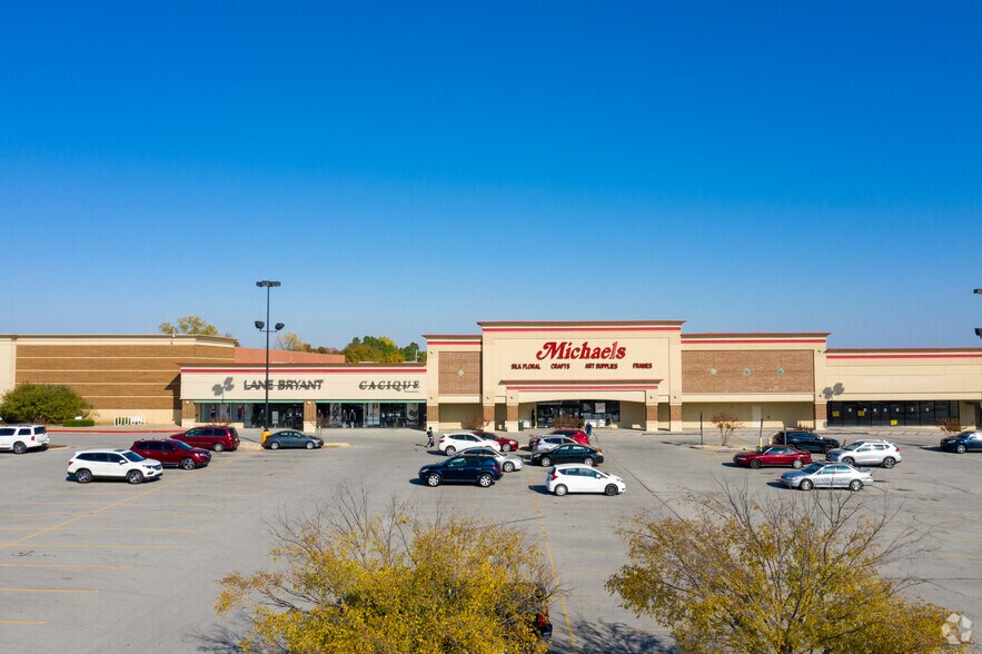 More Photos Of 11011-11123 E 71st St, Tulsa Unknown For Lease