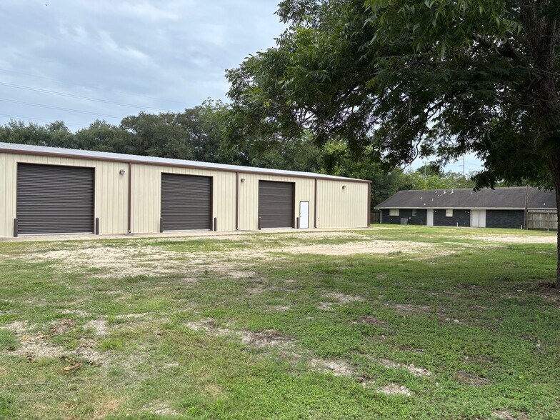 Primary Photo Of 1707 Bernie Ave, Rosenberg Office For Lease