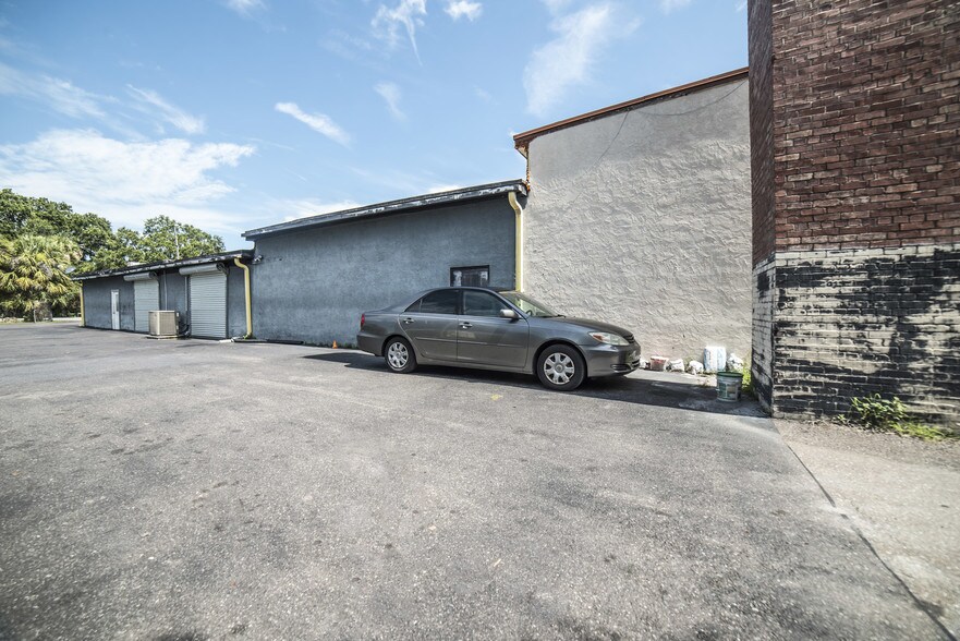 More Photos Of 4214 W Virginia Ave, Tampa Warehouse For Lease