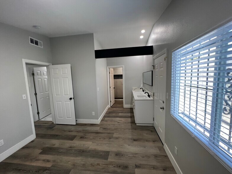 More Photos Of 3662 Park St, Las Vegas Industrial For Sale