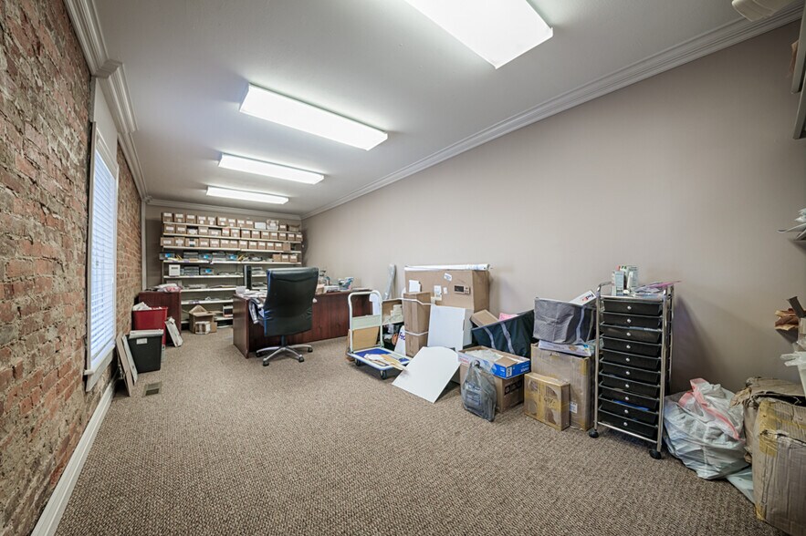 More Photos Of 116 E Central Ave, Bentonville Storefront Retail Residential For Sale