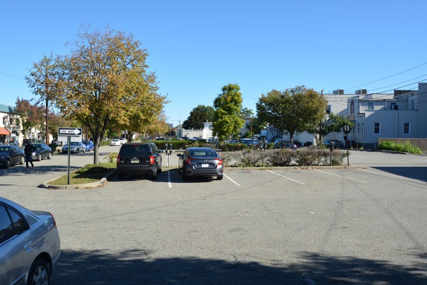 More Photos Of 5 E Palisade Ave, Englewood Storefront Retail Office For Lease