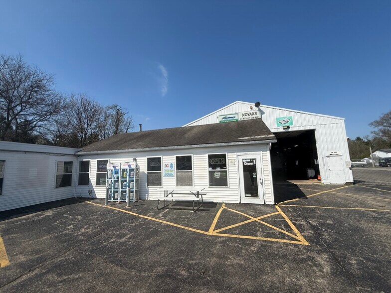 More Photos Of 25514 N Il Route 83, Long Grove Auto Dealership For Lease