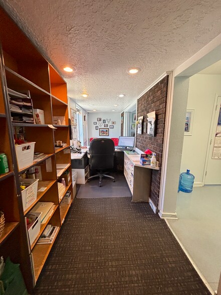 More Photos Of 44 N 800 W, Salt Lake City Veterinarian Kennel For Sale