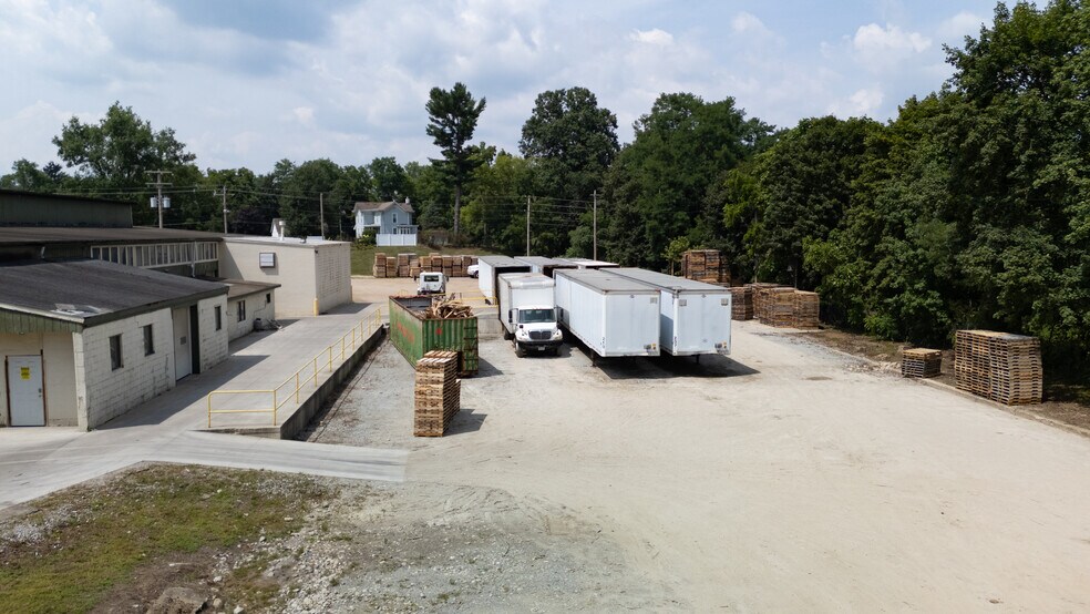 More Photos Of 816 N Milan St, Canal Fulton Warehouse For Sale