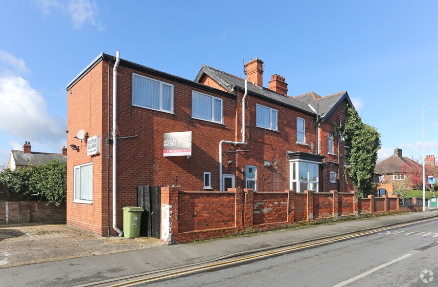 More Photos Of 45 Queens Para, Cleethorpes Hotel For Sale
