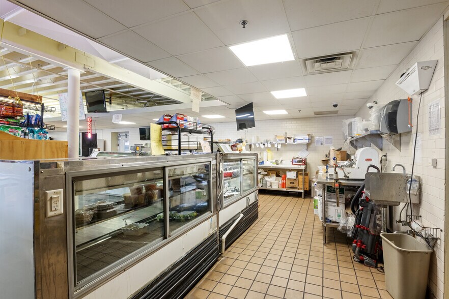 More Photos Of 7909 High School Rd, Elkins Park Restaurant For Lease