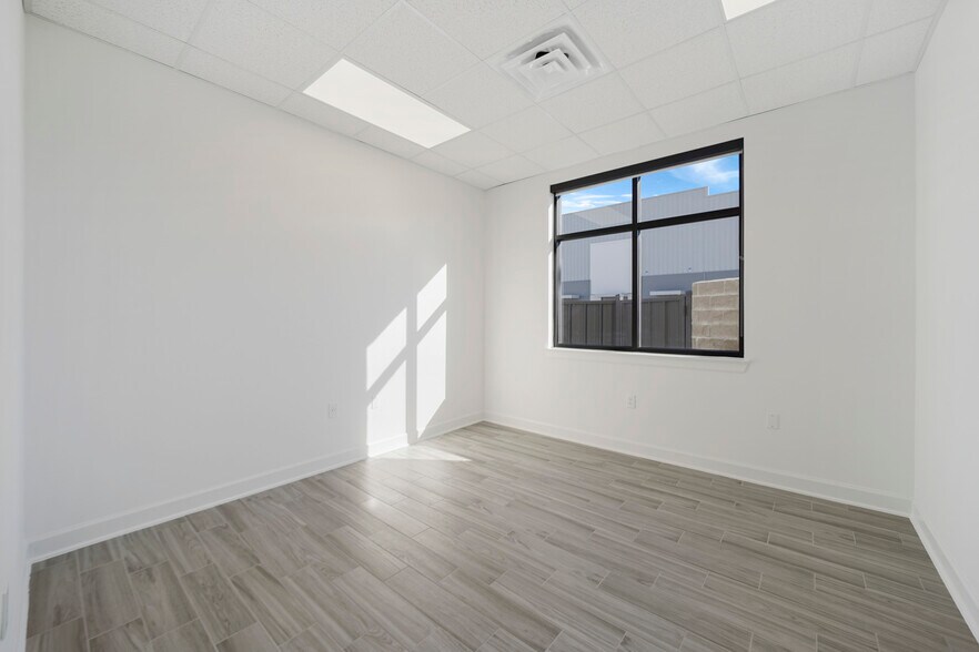 More Photos Of 30625 Kingsland, Brookshire Medical For Lease